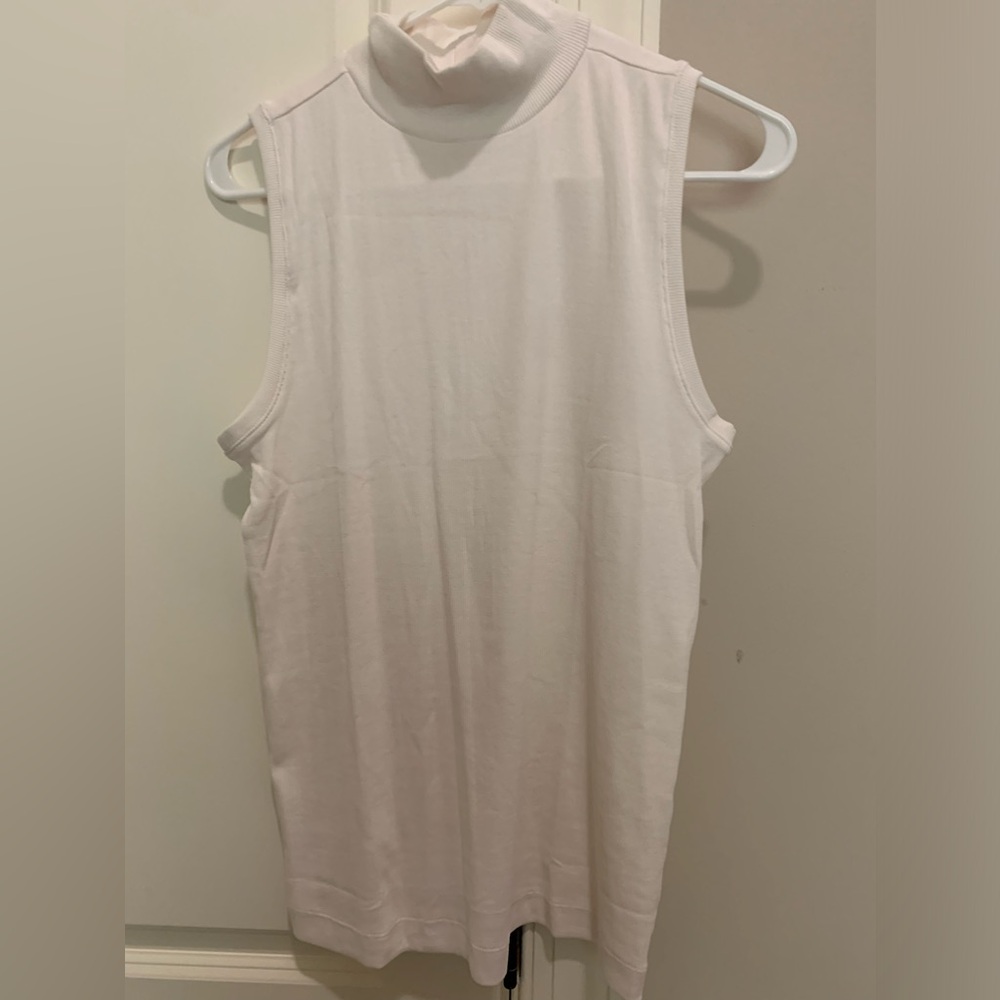 NWT Crème mock turtle tank. Light ribbing. Size large.